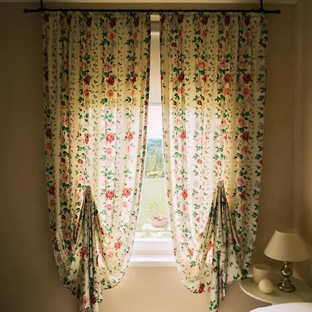 לינה וארוחת בוקר Nontiscordardime 4*